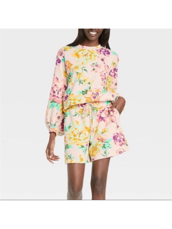 Who What Wear Tops - NEW Set! Who What Wear Garden Floral Sweatshirt L Elastic Waist Shorts M Lounge